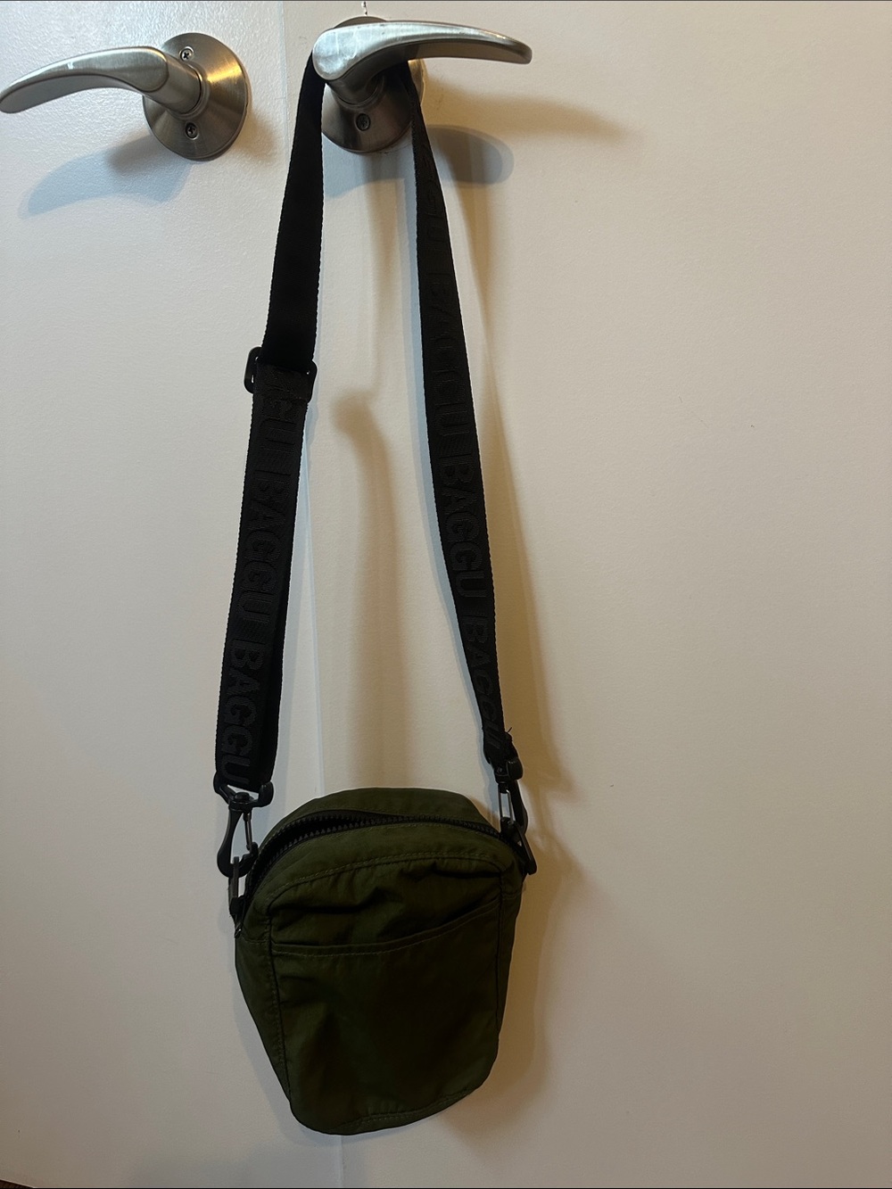 BAGGU Sport Crossbody-Bay Laurel - Picture 4 of 4
